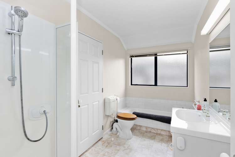 34 Kensington Drive Taradale_12