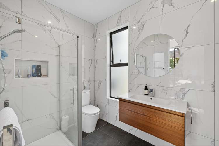 32 Carnaveron Drive Lincoln_16