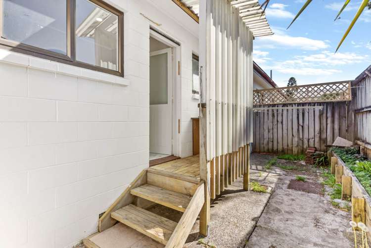 3/6 Craigbank Avenue New Lynn_9