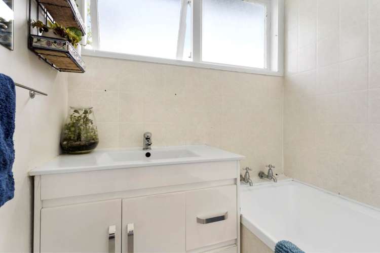 5 Simpson Road Ranui_18