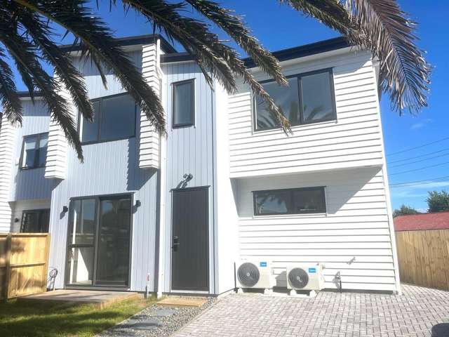 4 BDR House For Rent ( Mangere Near Middle More)