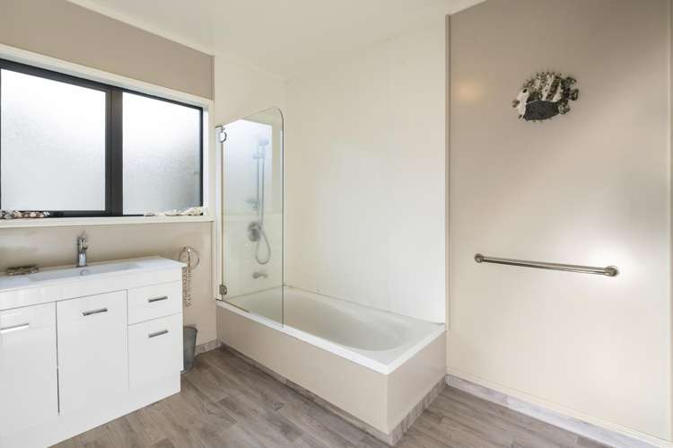 10A Cooper Avenue Holdens Bay_16