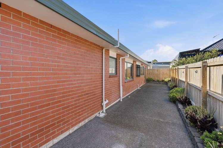 2/11 Roanoke Way Albany_24