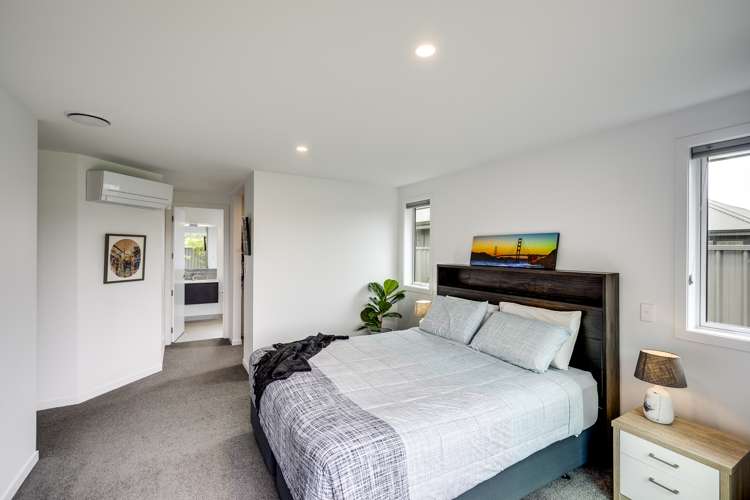 6 Meech Way Frimley_10