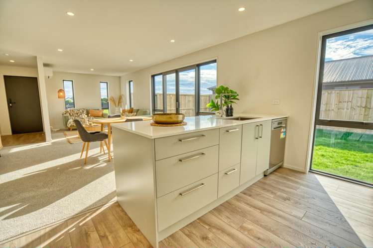 51 Ashley Drive Paroa_5