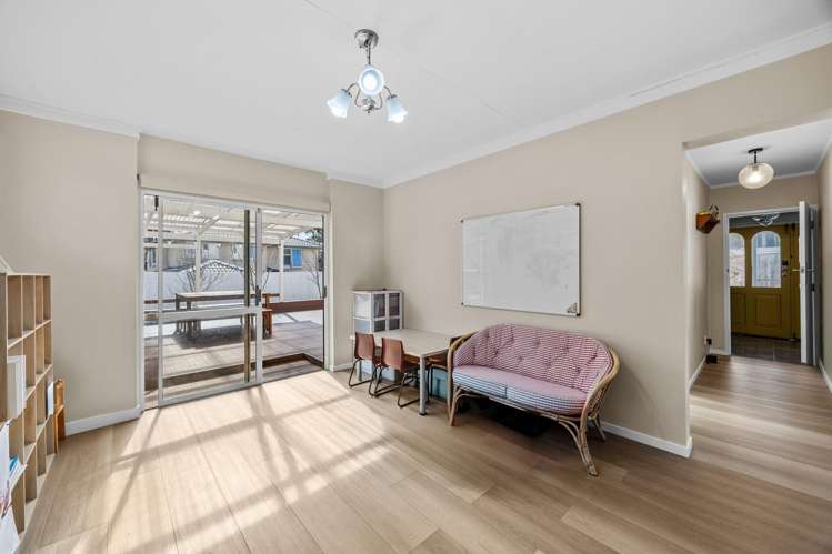 22 Royal Road Massey_19