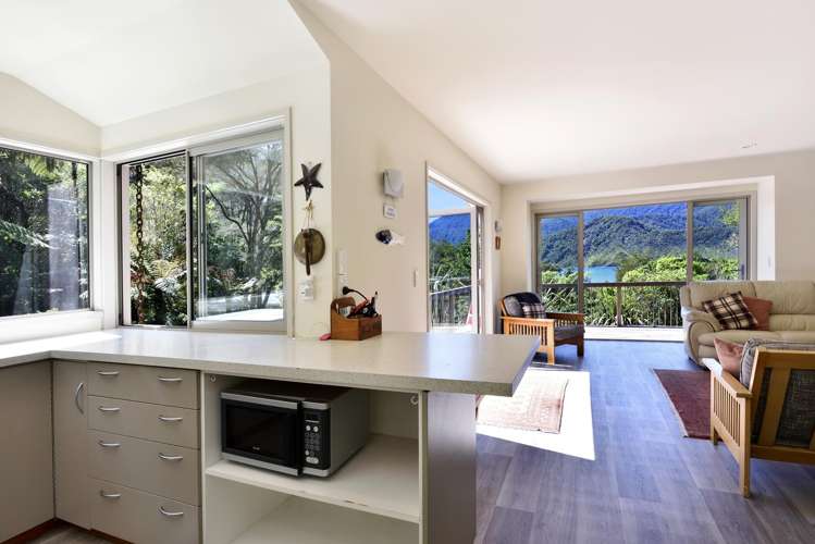 3215 Archers Road Tennyson Inlet_5