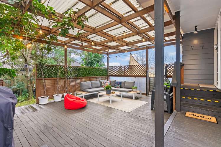 12 Landsdale Place Massey_2