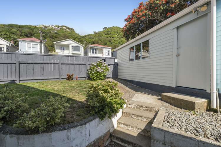 203 Sutherland Road Lyall Bay_14