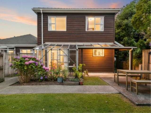 3 Bed Townhouse Central Khandallah - Cat Allowed