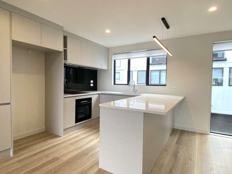 14/12 Onewa Road Northcote_3