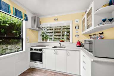 239a Whites Line East_4