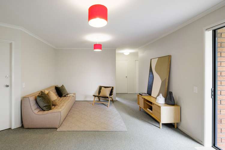 12 Miers Glade Rototuna North_11