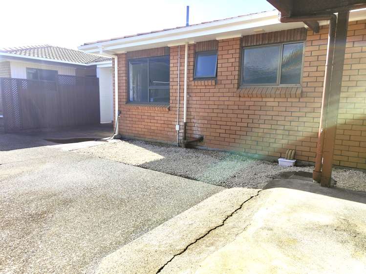 2/4 Rachael Place Farm Cove_2