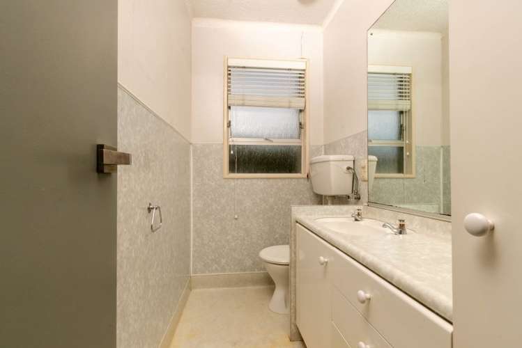 3/7 The Parade 1787_8