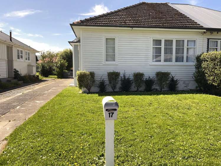  17 Hall Crescent_0