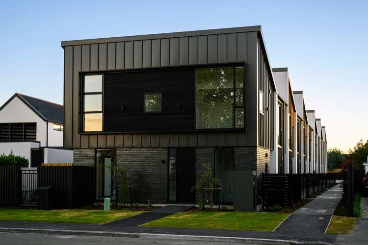 11/24 Devonport Lane Saint Albans_11