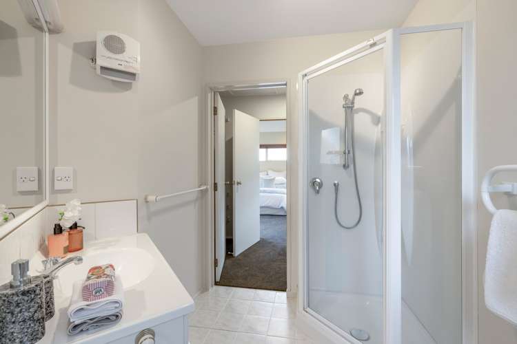 2/23 Wairau Road Forrest Hill_16