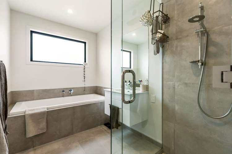 18 Robrosa Street Wanaka_11