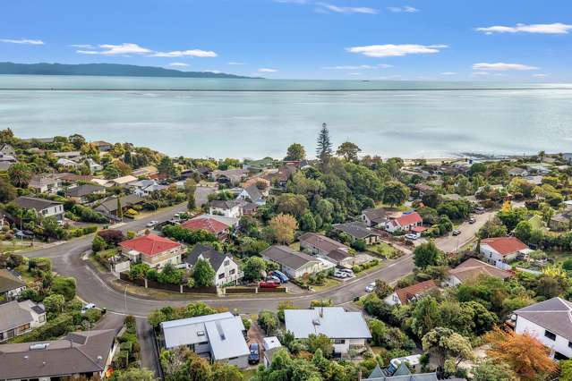 Sea Views & Self-Contained Living in Atawhai!