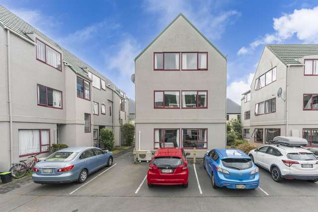 Well-presented purpose-built investment