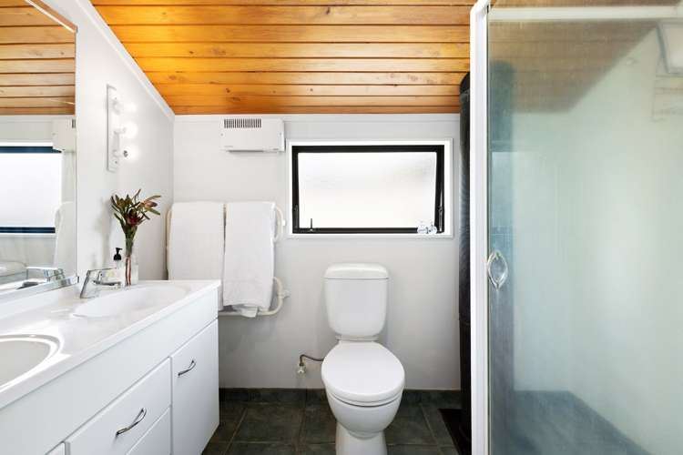 2/283 East Coast Road Mairangi Bay_10