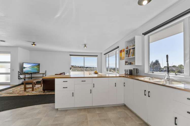 27 Idesia Grove Richmond_19