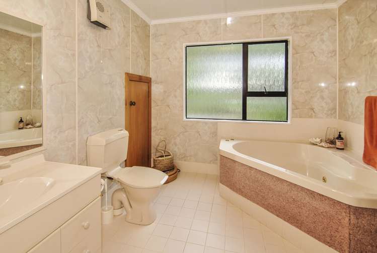 7 Ridvan Grove Ngaio_12