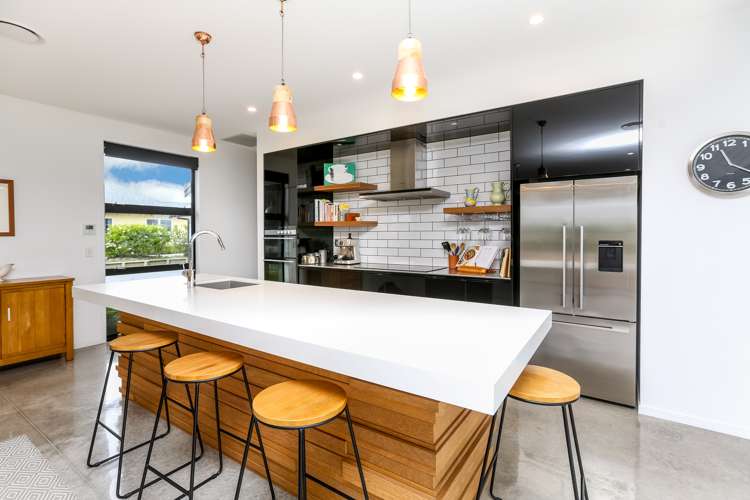 8a Sampson Avenue Waiwhakaiho_8