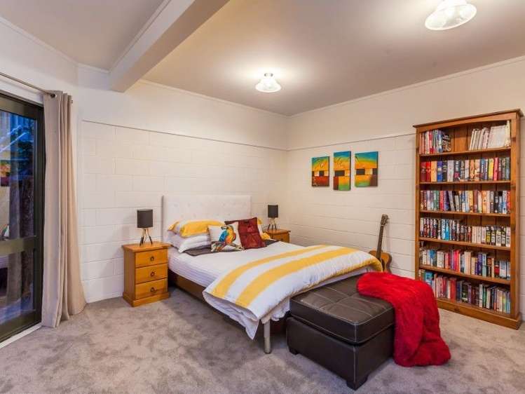 176 Laingholm Drive Titirangi_16