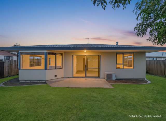 Vacant Possession. Move in Immediately!