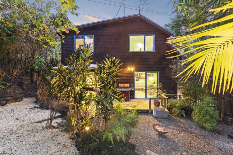 2/15 Emirau Place Glenfield_15