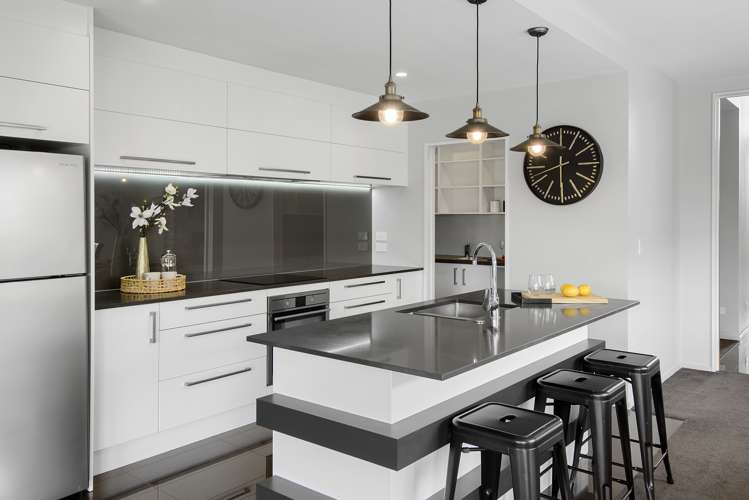 51 Vernon Drive Lincoln_12