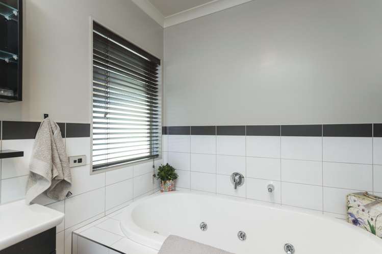 20 Margaret Place Lytton West_12