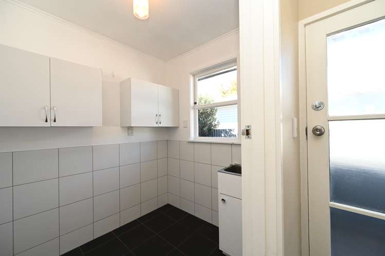 67 Wycliffe Street Onekawa_11