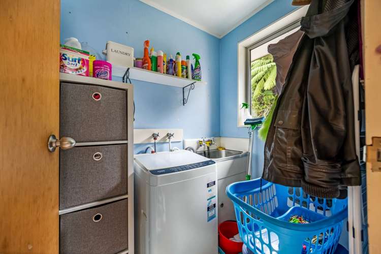 28 Tiroiti Grove Stokes Valley_11