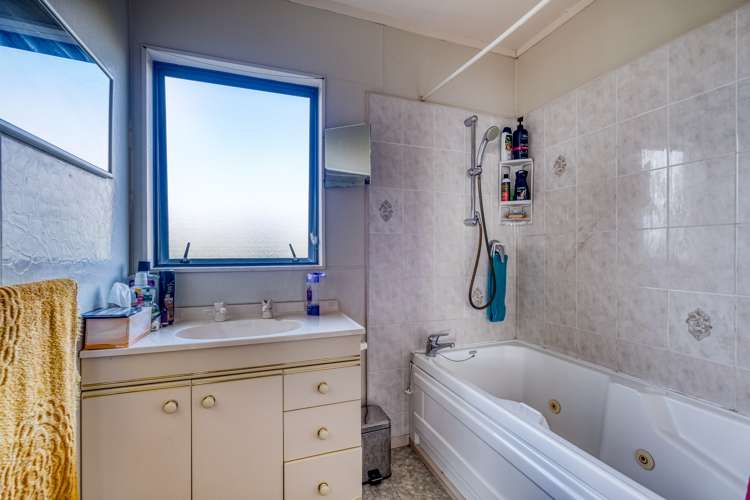 55 Seaview Road Cable Bay_17