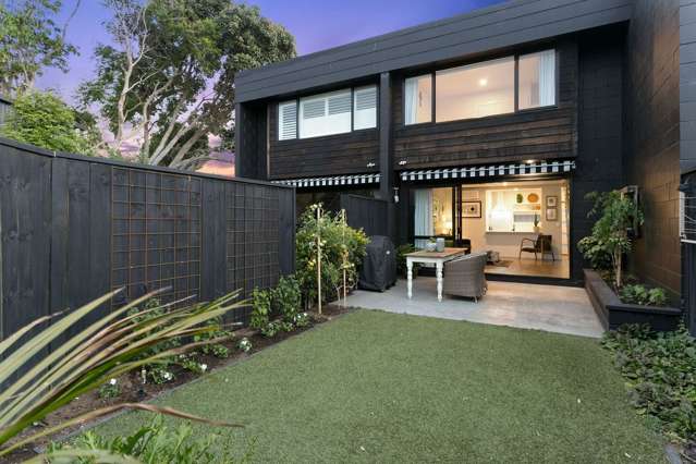 Chic Townhouse in Ellerslie!