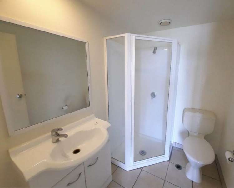 2l/10 Crown Lynn Place New Lynn_11