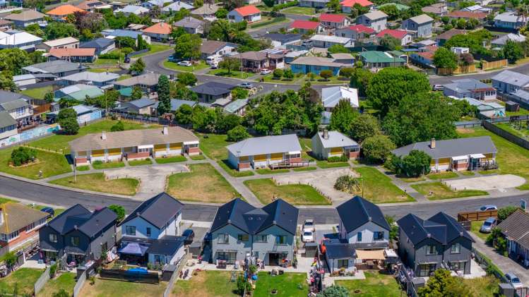 1213–1225 Cunningham Crescent Mayfair_1