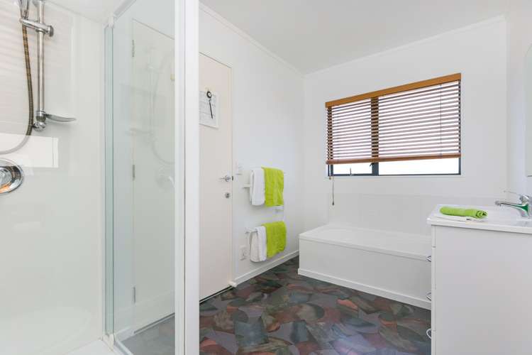 136 Queens Drive Lyall Bay_16