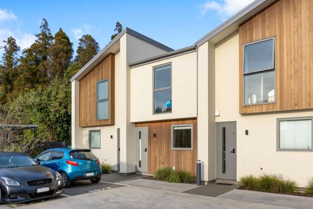 Stylish Urban Living+Secure Off-Street Parking