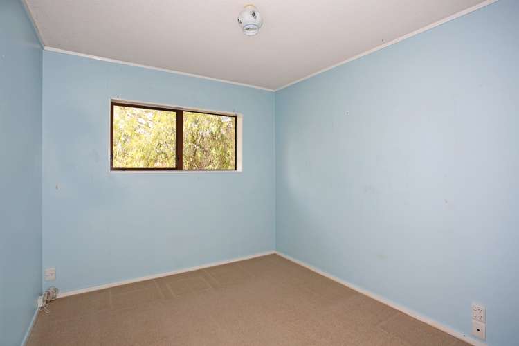 2/60 Beach Road Pahurehure_10