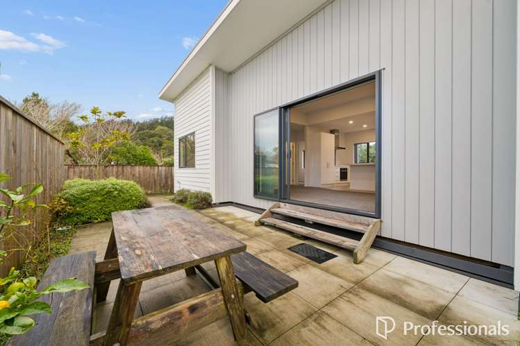 15A Burden Avenue Wainuiomata_17