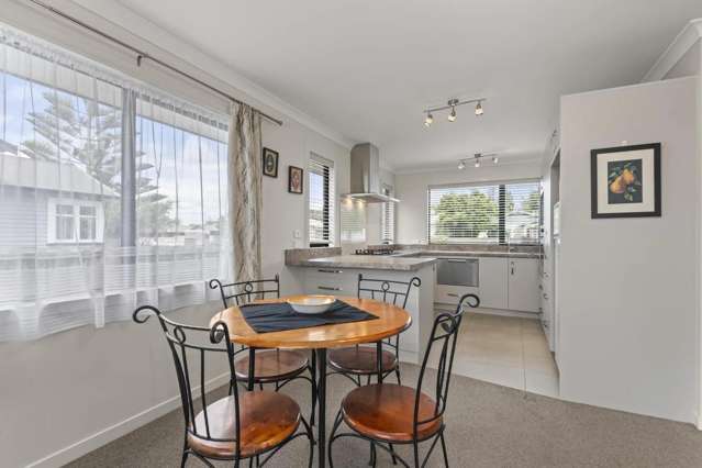 39 Shamrock Street Takaro_3