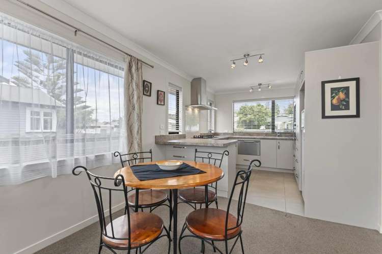 39 Shamrock Street Takaro_3