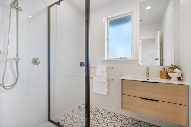 47 Clotworthy Crescent Onerahi_3