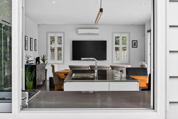 6 Giarni Place Karaka_11