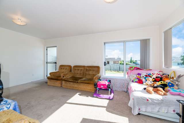 1/15 Frobisher Way Clendon Park_1