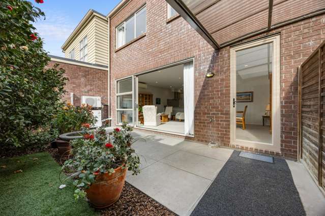 Sunlit Spaces, Sophisticated Family Living